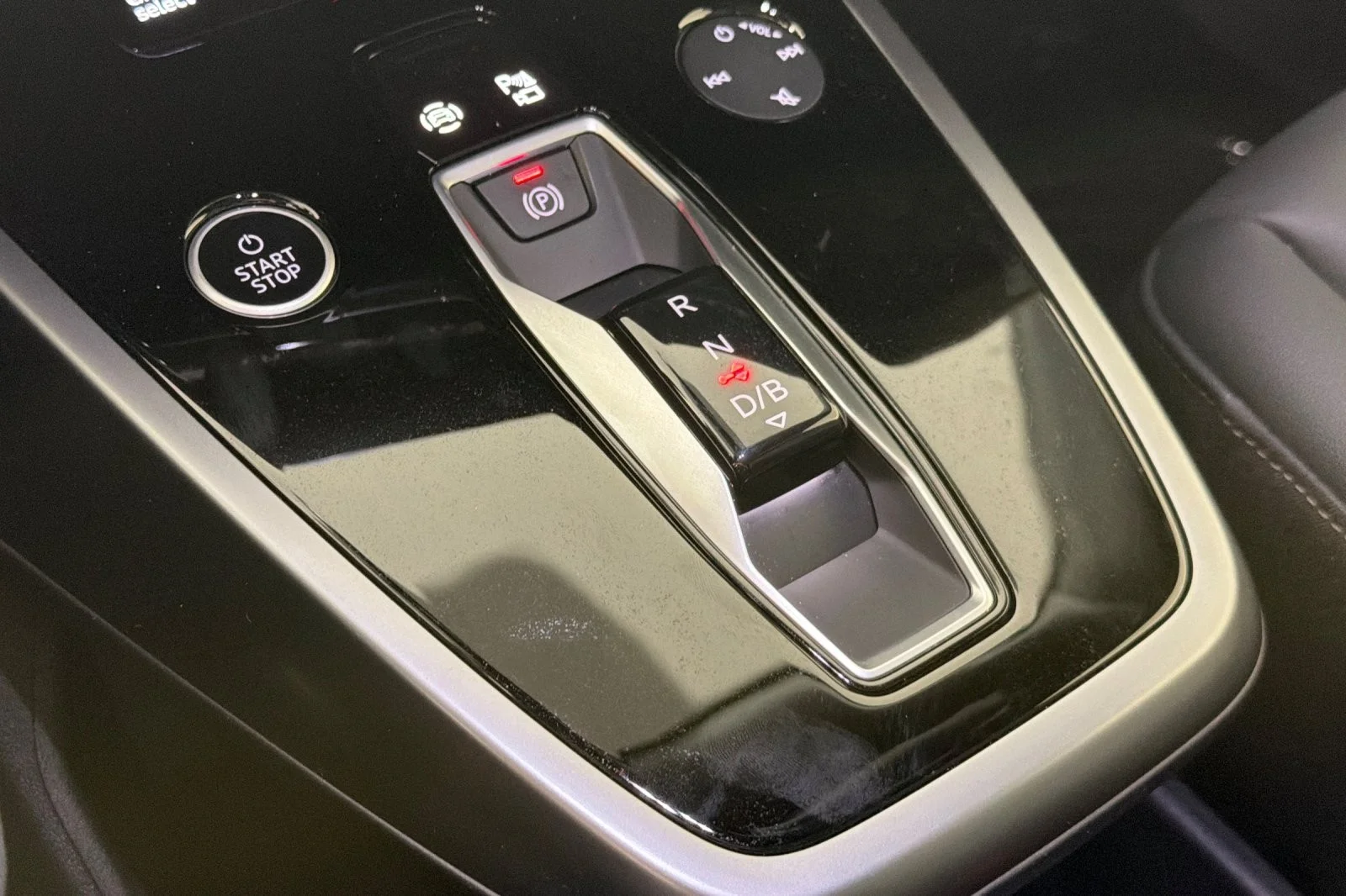 Used 2023 Glacier White Metallic Audi Premium Plus 50 quattro image 21