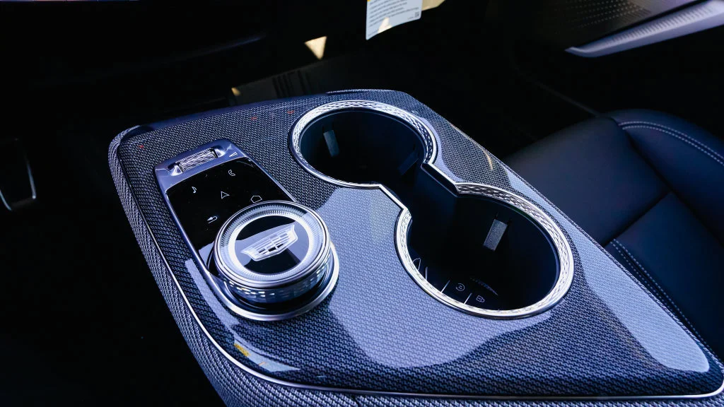 2027 Cadillac OPTIQ Luxury - Photo 13