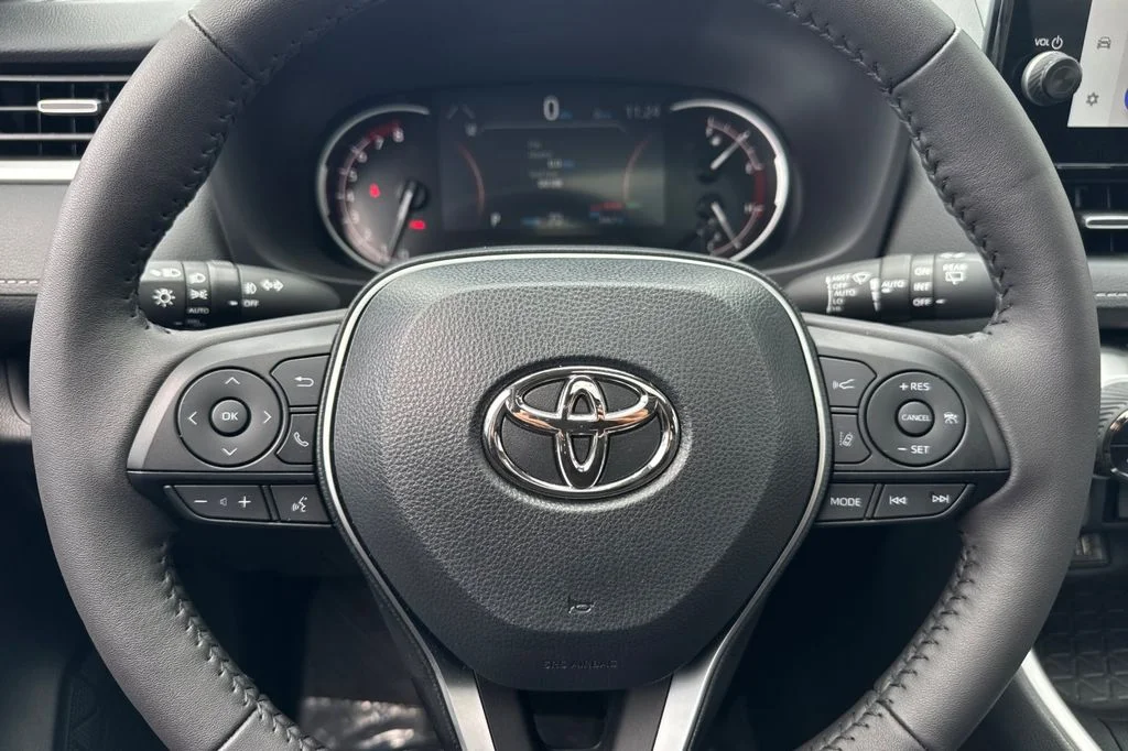Used 2025 Black Toyota XLE Premium image 28