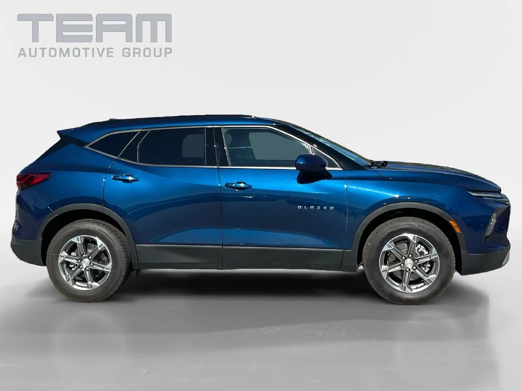 Used 2023 BLUE GLOW METALLIC Chevrolet LT image 8