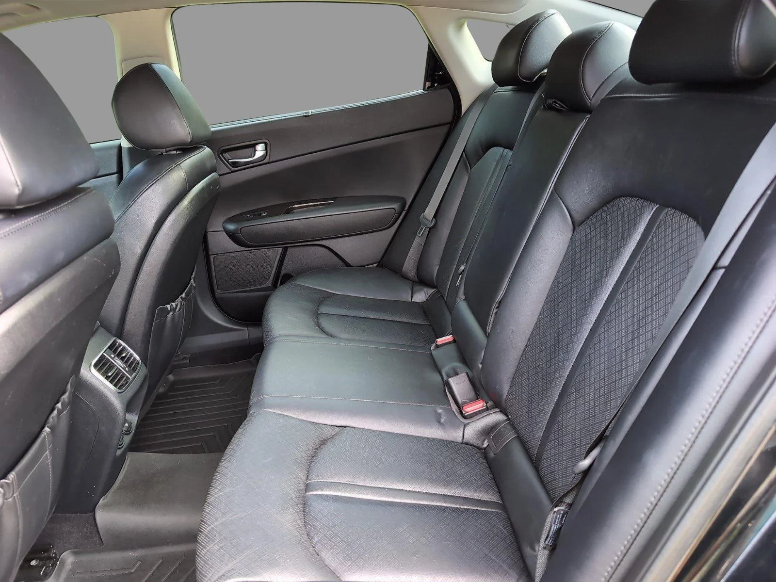 Used 2016 Ebony Black Kia EX image 28