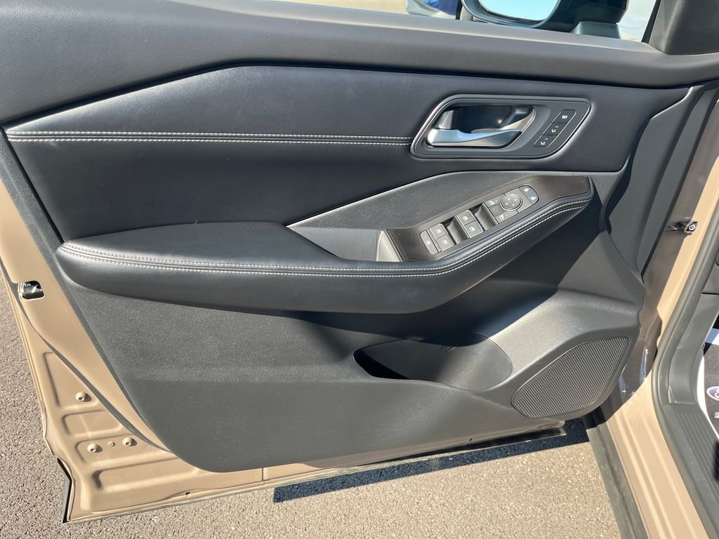 Used 2025 Black Nissan SL image 11