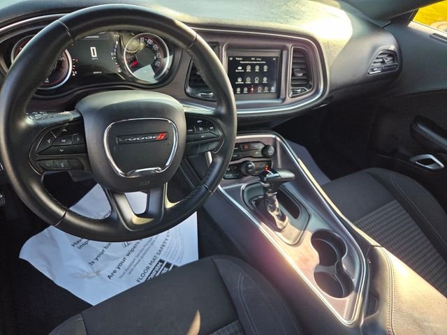 Used 2018 Gray Dodge SXT image 9