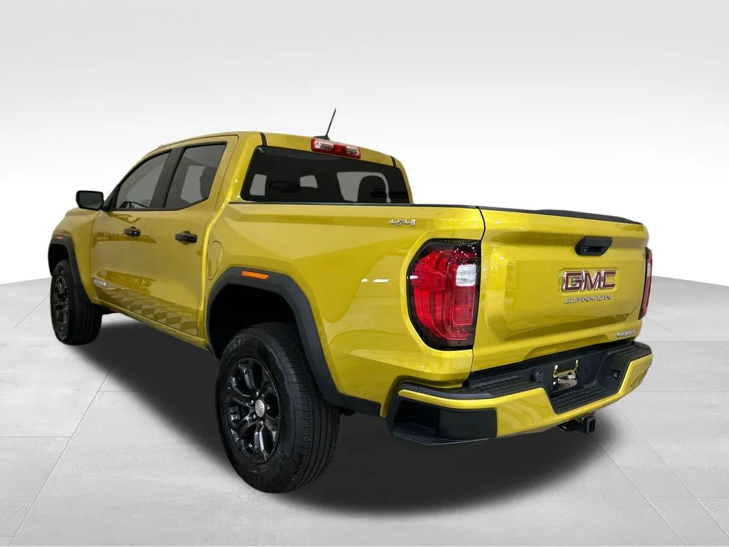 Used 2023 Red GMC Elevation image 3