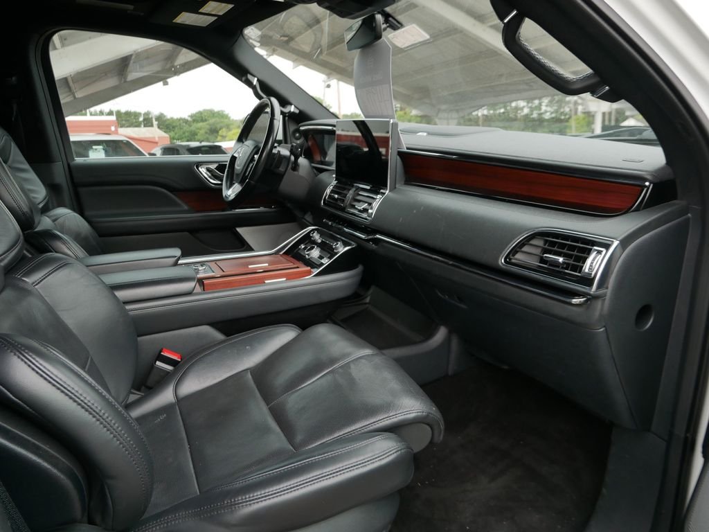 Used 2023 White Lincoln Reserve image 10