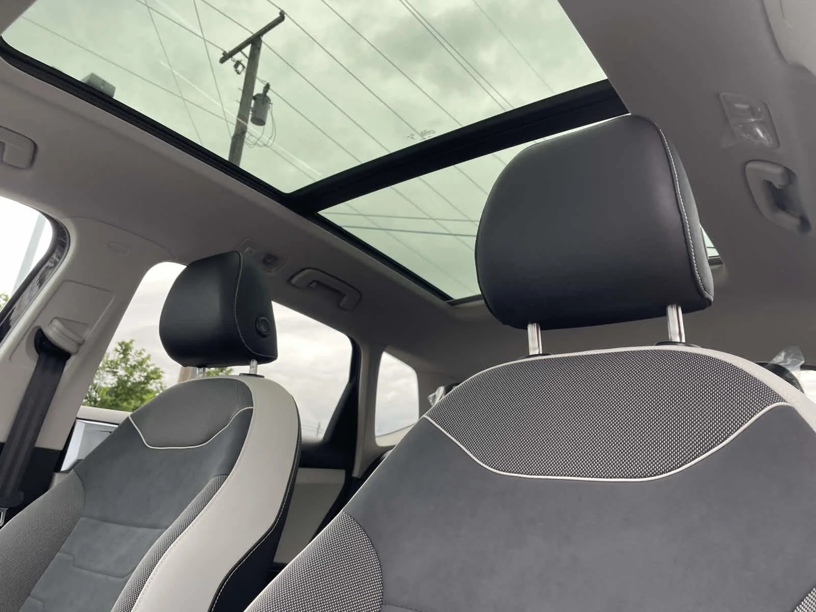 New 2026 Deep Black Pearl Volkswagen SE image 15