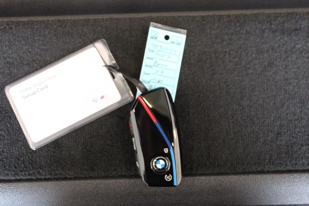 New 2027 Tanzanite Blue II Metallic BMW M60i image 29