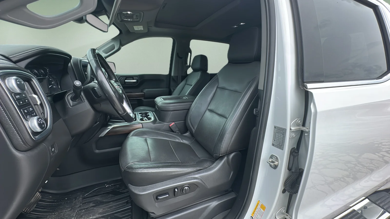 Used 2019 White GMC SLT image 17
