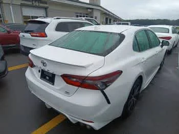 Used 2023 Ice Cap Toyota SE image 4