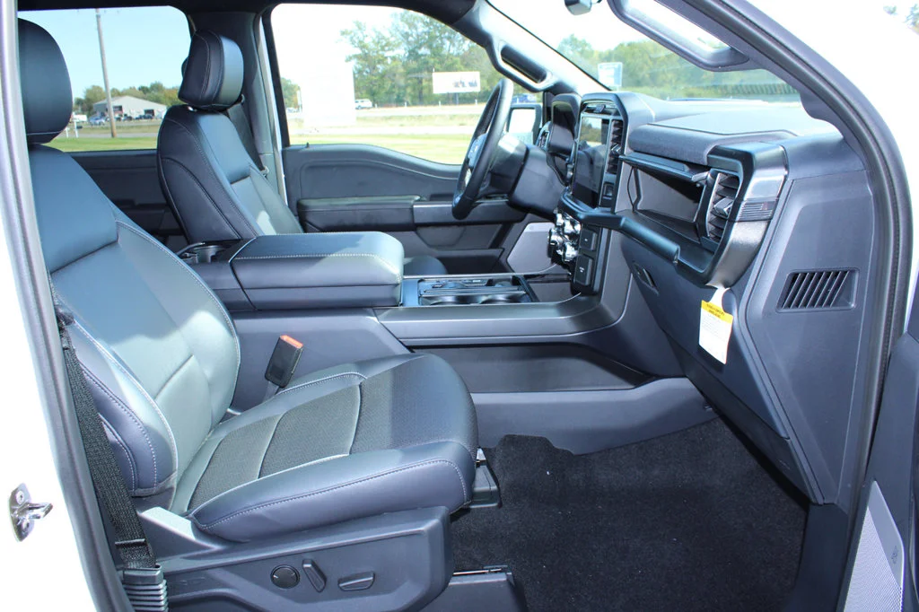 New 2026 Oxford White Ford Lariat® image 40