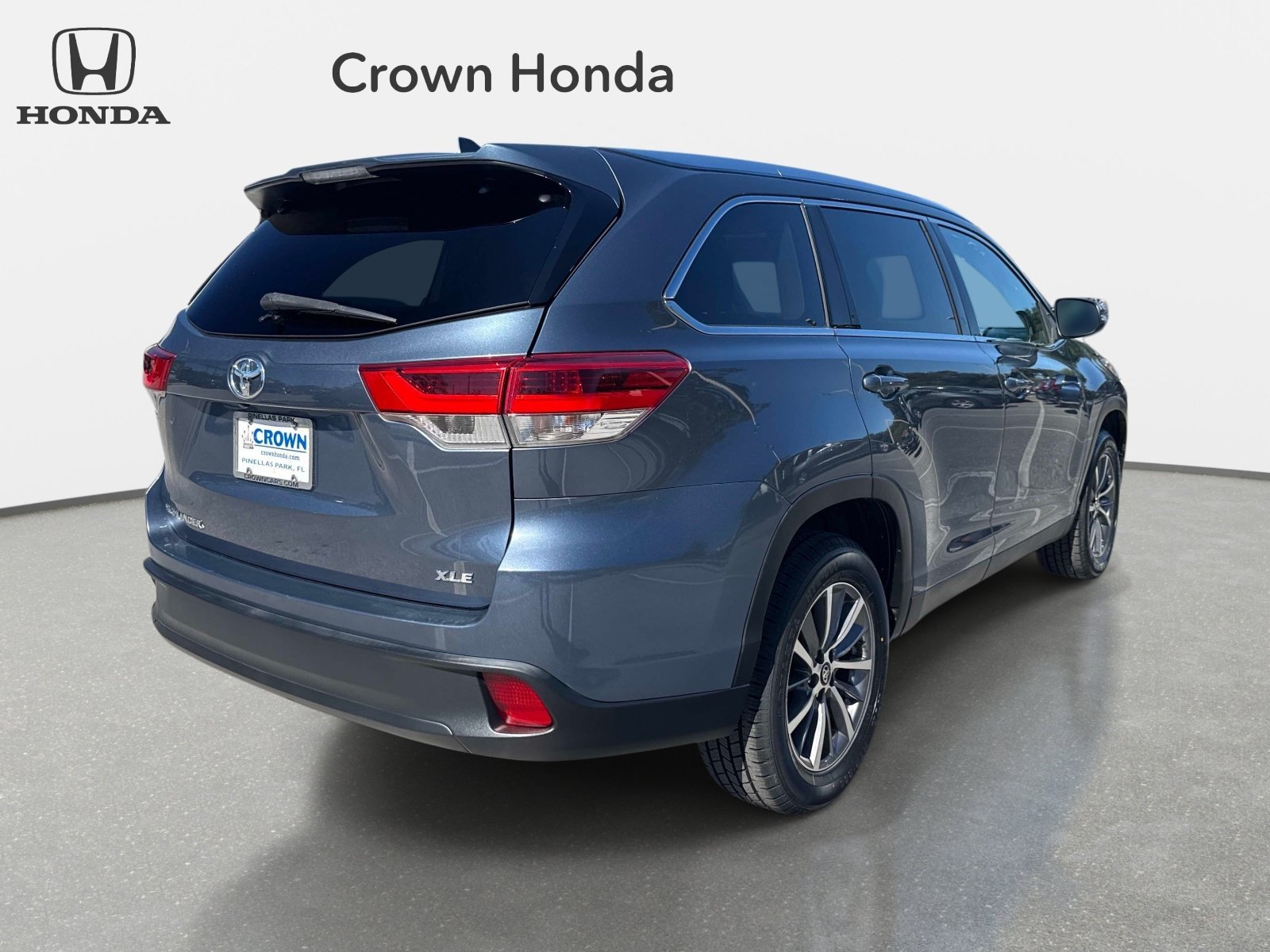 Used 2019 Shoreline Blue Pearl Toyota XLE image 4