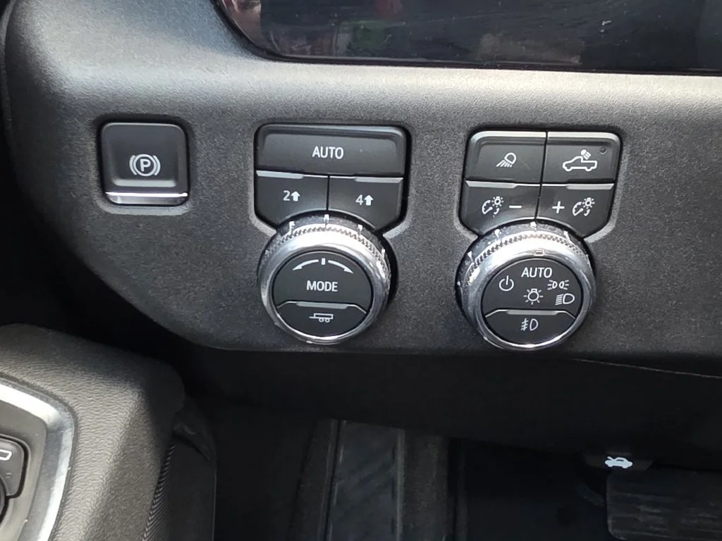 Used 2026 Summit White GMC SLT image 27