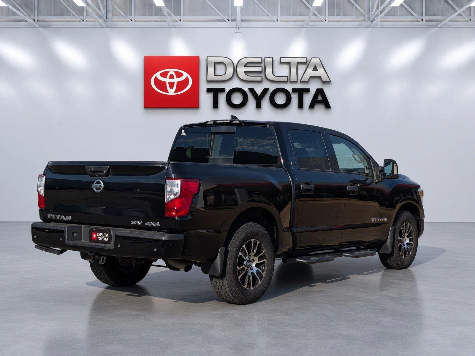 Used 2022 Super Black Nissan SV image 6