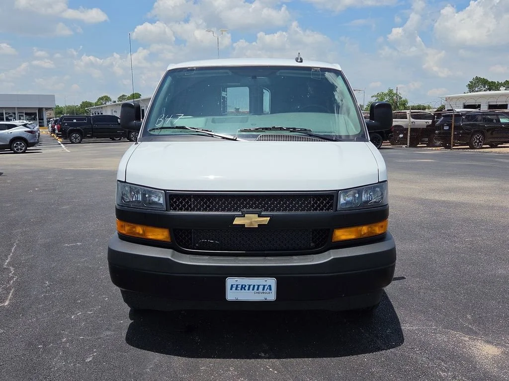 New 2026 Summit White Chevrolet WT image 10