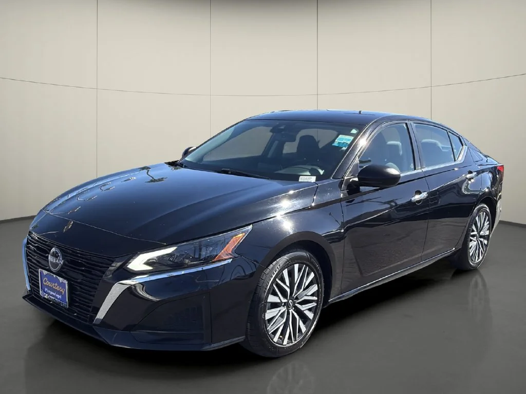 Used 2024 Black Nissan 2.5 SV image 3