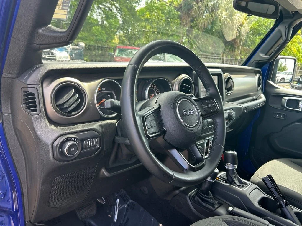 Used 2019 Blue Jeep Unlimited Sport S image 10