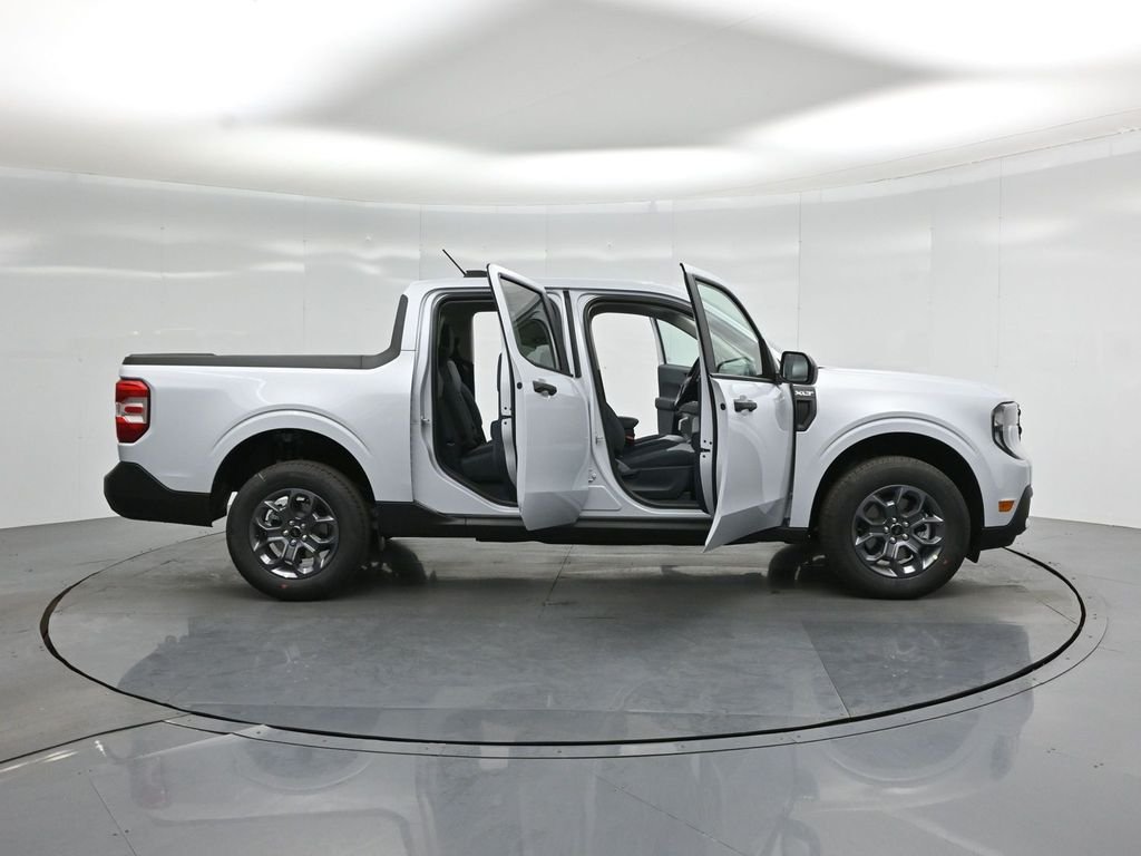 New 2026 Space White Metallic Ford XLT image 4