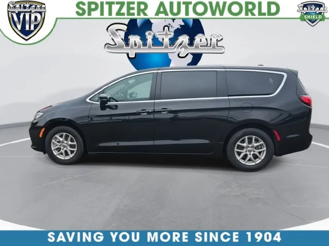 Used 2025 Black Chrysler Select image 6