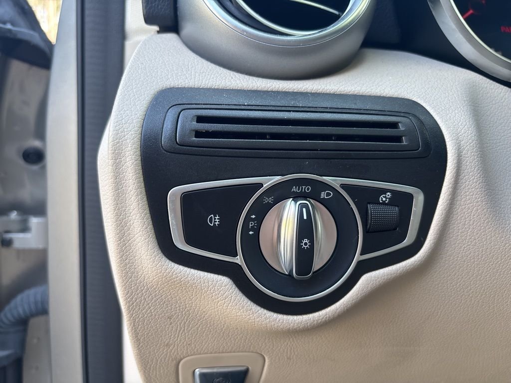Used 2022 Mojave Silver Metallic Mercedes-Benz GLC 300 image 45
