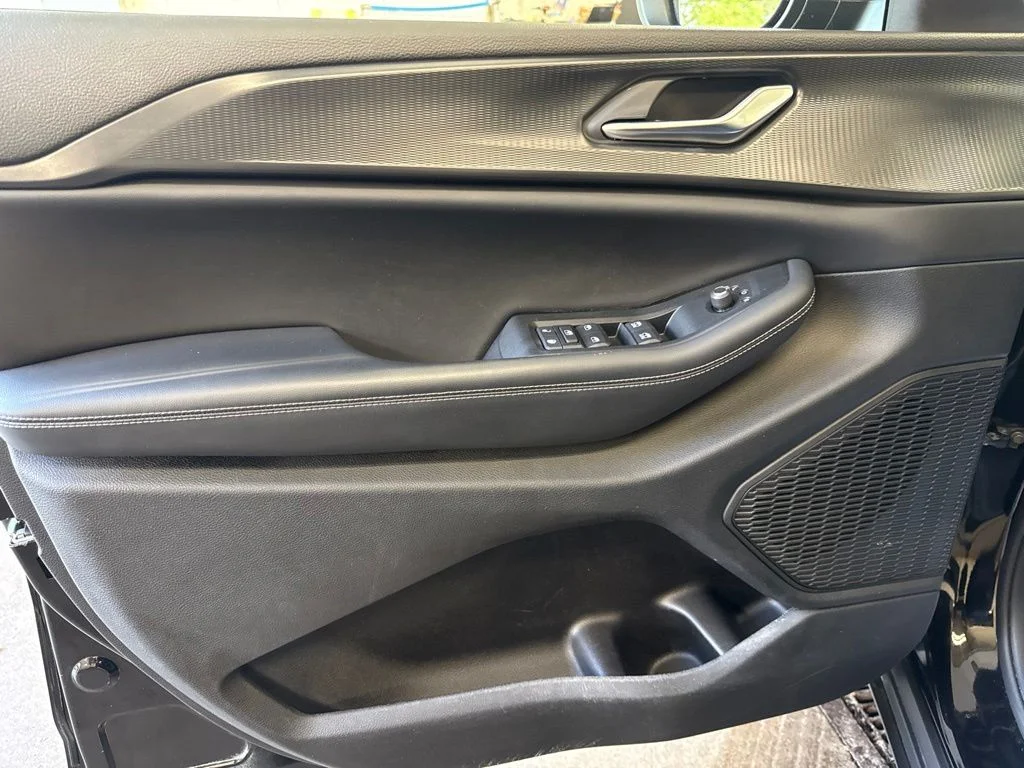Used 2023 Black Jeep Laredo image 20