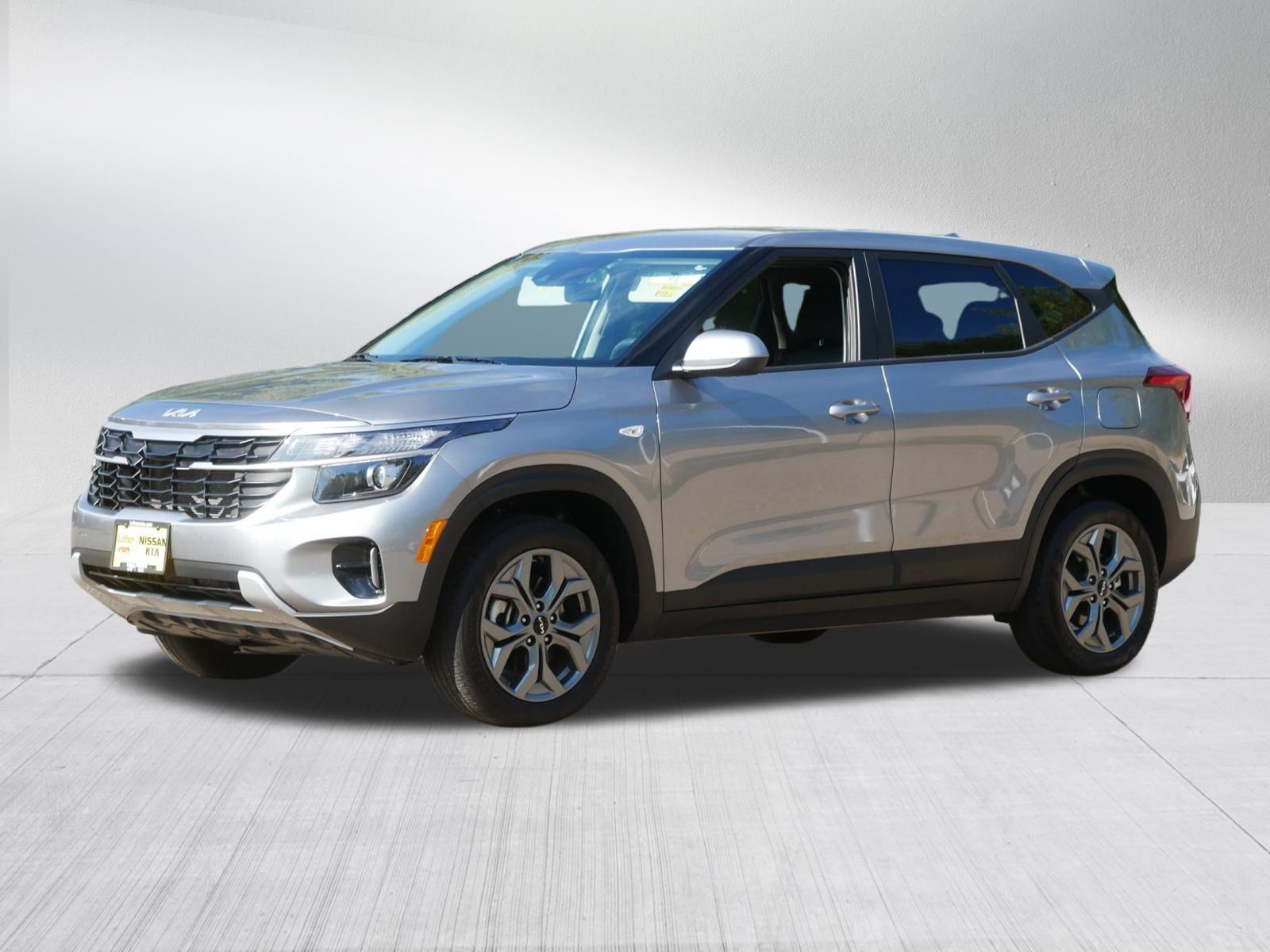 Used 2025 Steel Gray Kia LX image 3