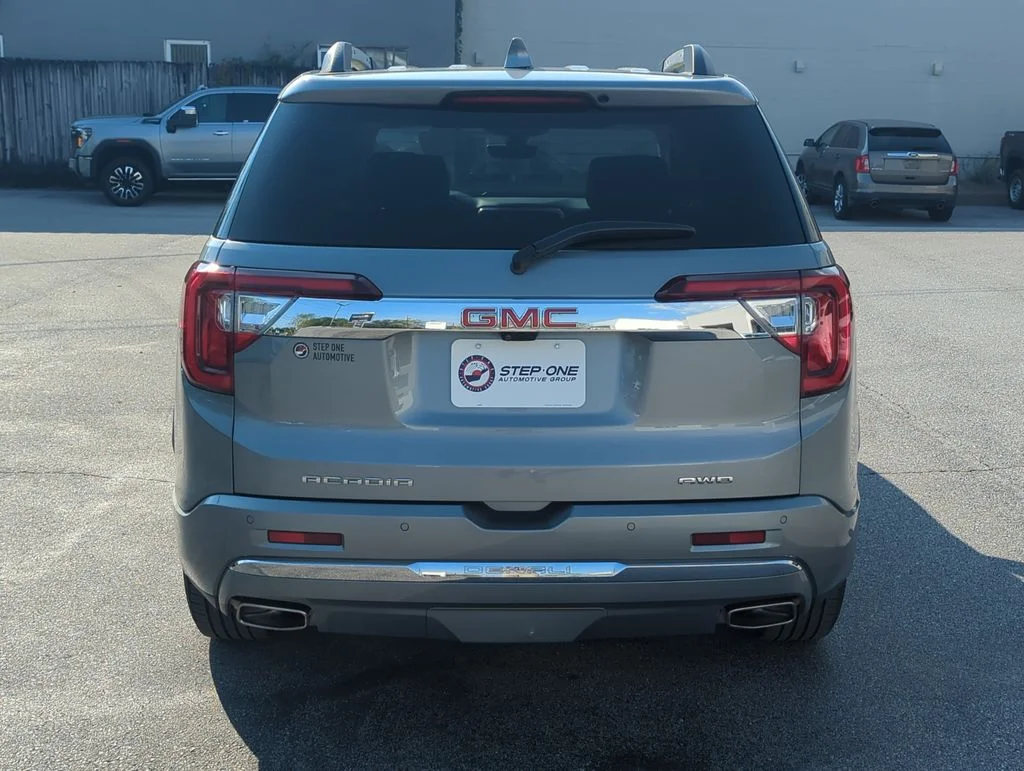 Used 2023 Silver GMC Denali image 5