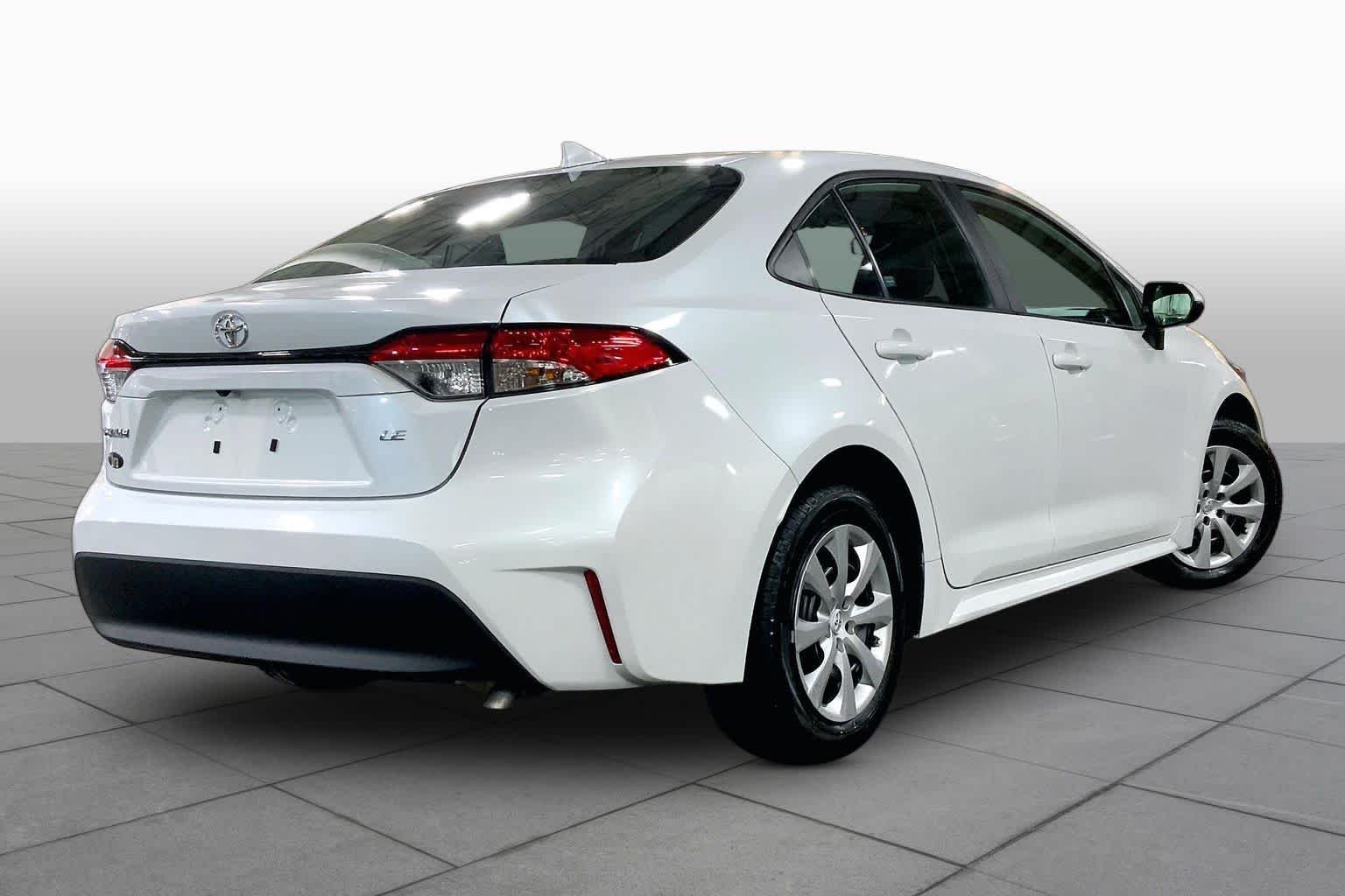 Used 2024 Wind Chill Pearl Toyota LE image 12