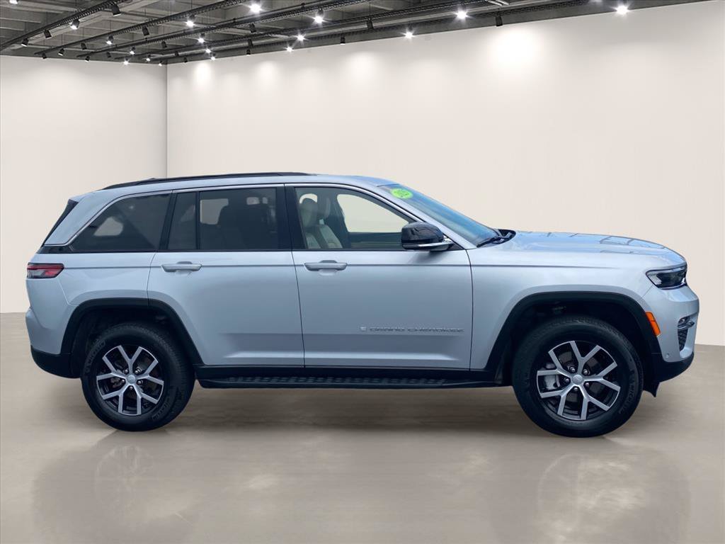 Used 2025 Silver Zynith Jeep Limited image 8