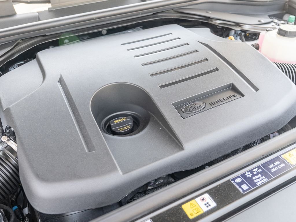 New 2026 Fuji White Land Rover SE image 24