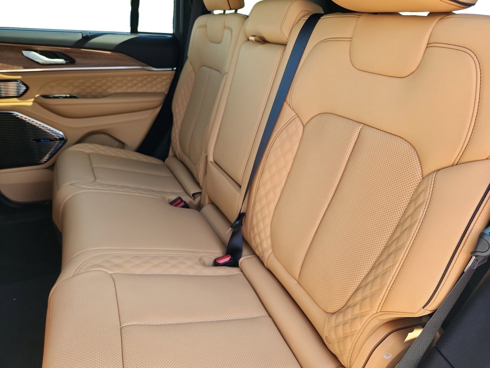 New 2026 Bright White Clear-Coat Exterior Paint Jeep Summit image 23