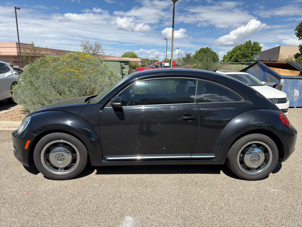 Used 2012 Black Uni Volkswagen 2.5L w/Sun PZEV image 5