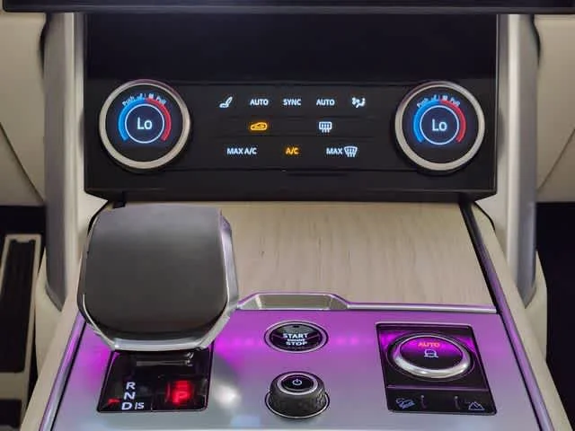 Used 2023 Belgravia Green Metallic Land Rover Autobiography image 18