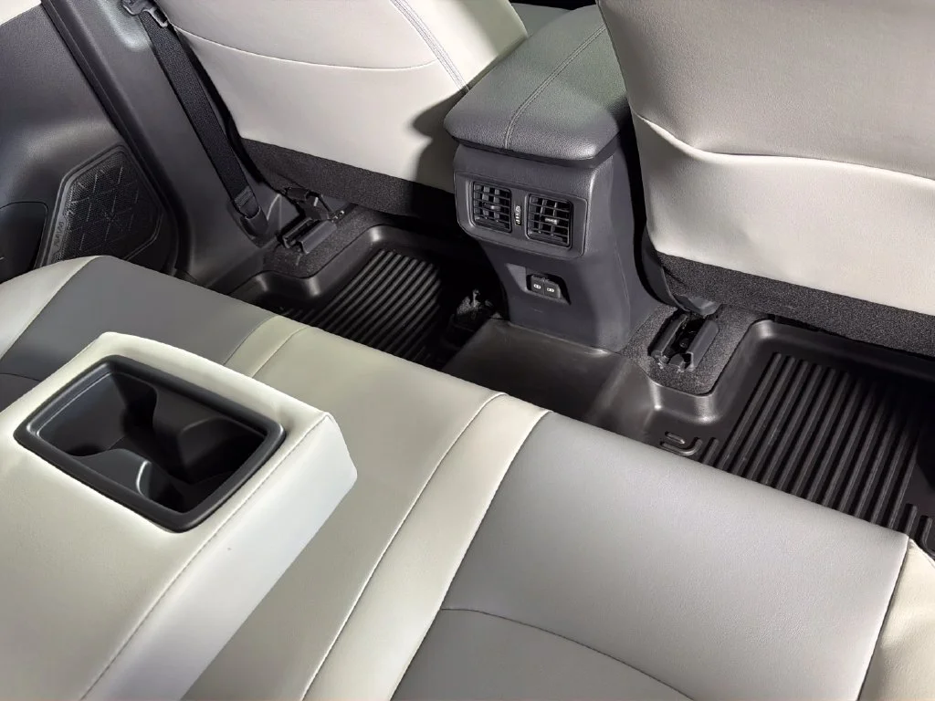 Used 2023  Toyota XLE Premium image 34