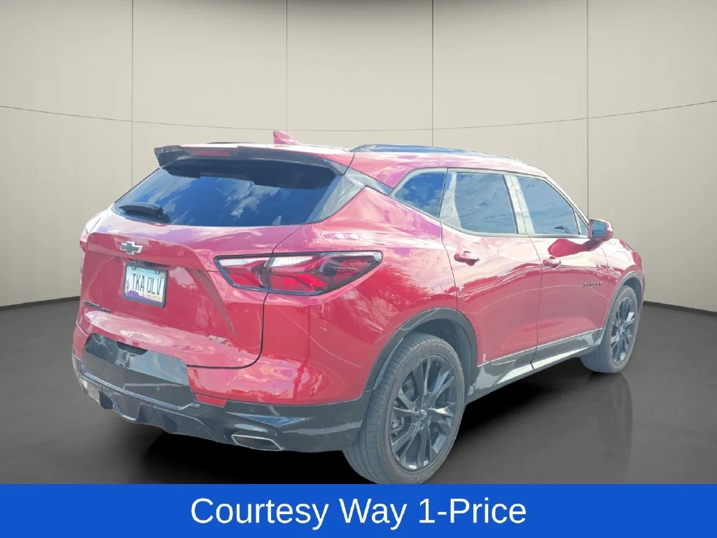 Used 2019 Red Chevrolet RS image 9