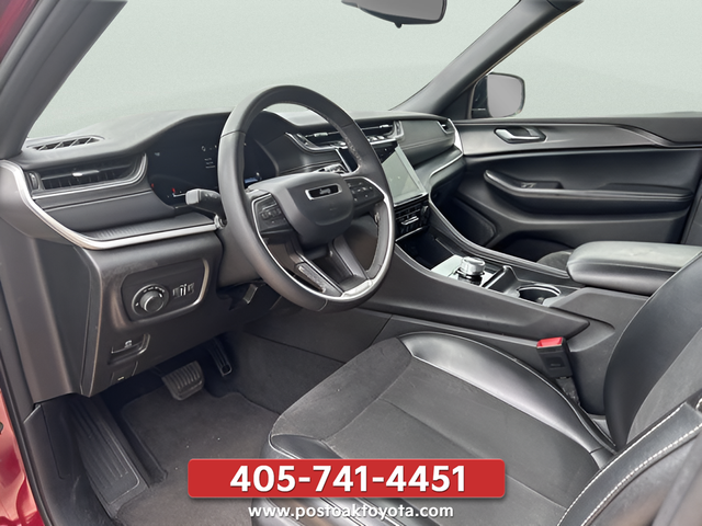 Used 2024 Red Jeep Altitude image 11