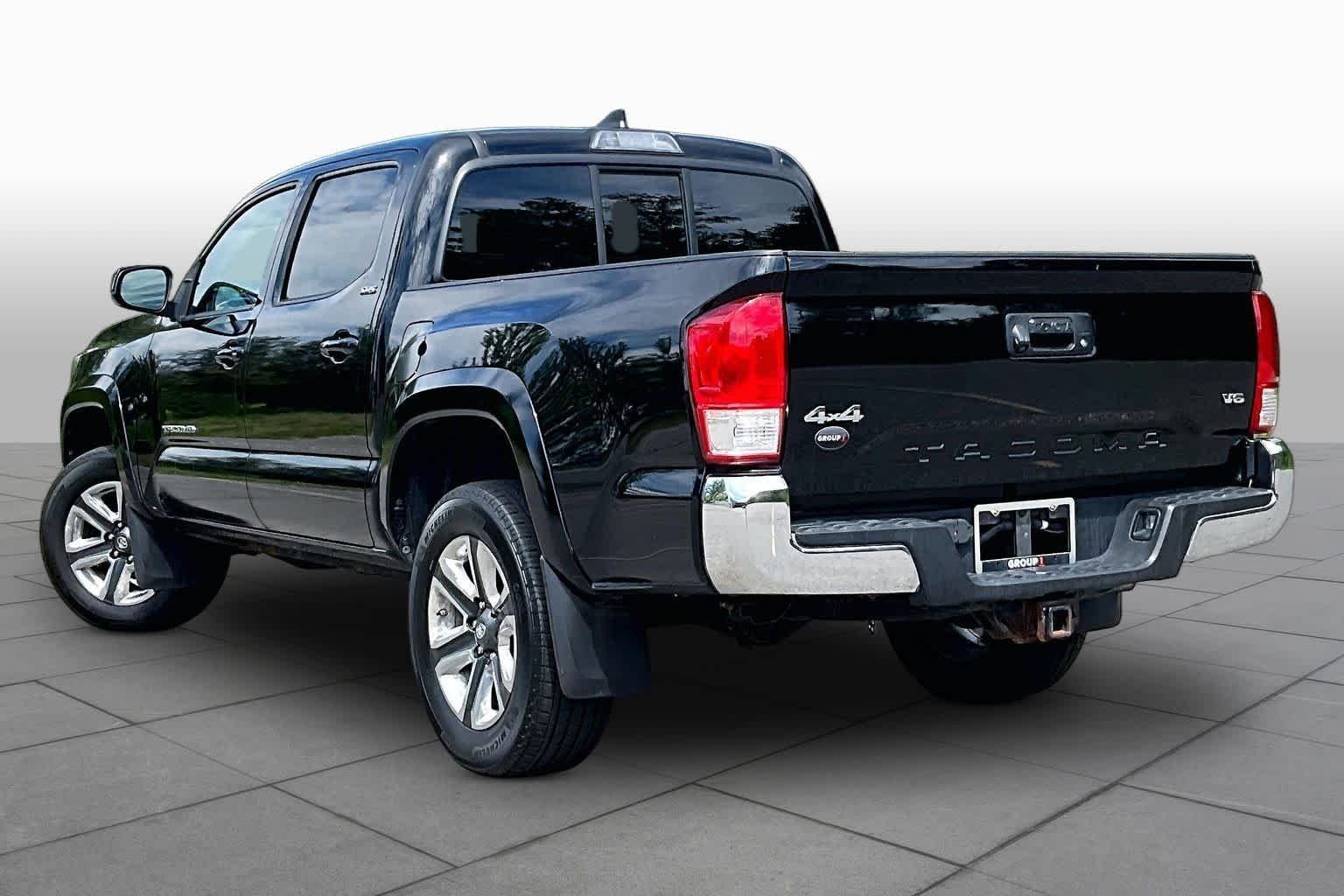 Used 2017 Black Toyota SR5 image 11