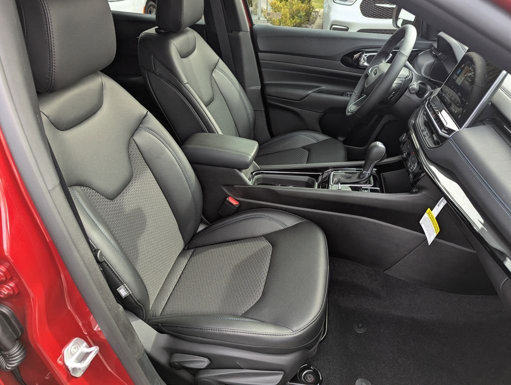 New 2026 Red Hot Pearlcoat Jeep Latitude image 34