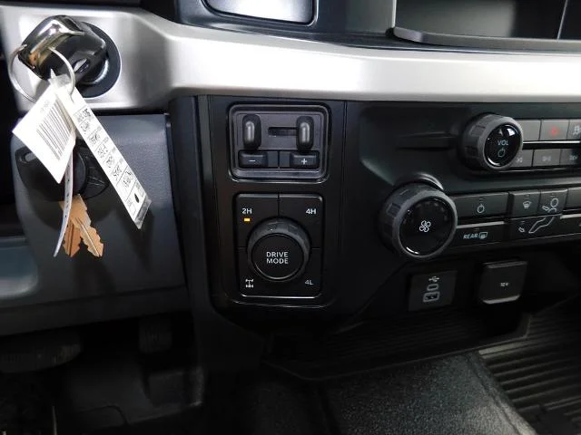 2025 Ford F-350 Super Duty Chassis Cab XL - Photo 64