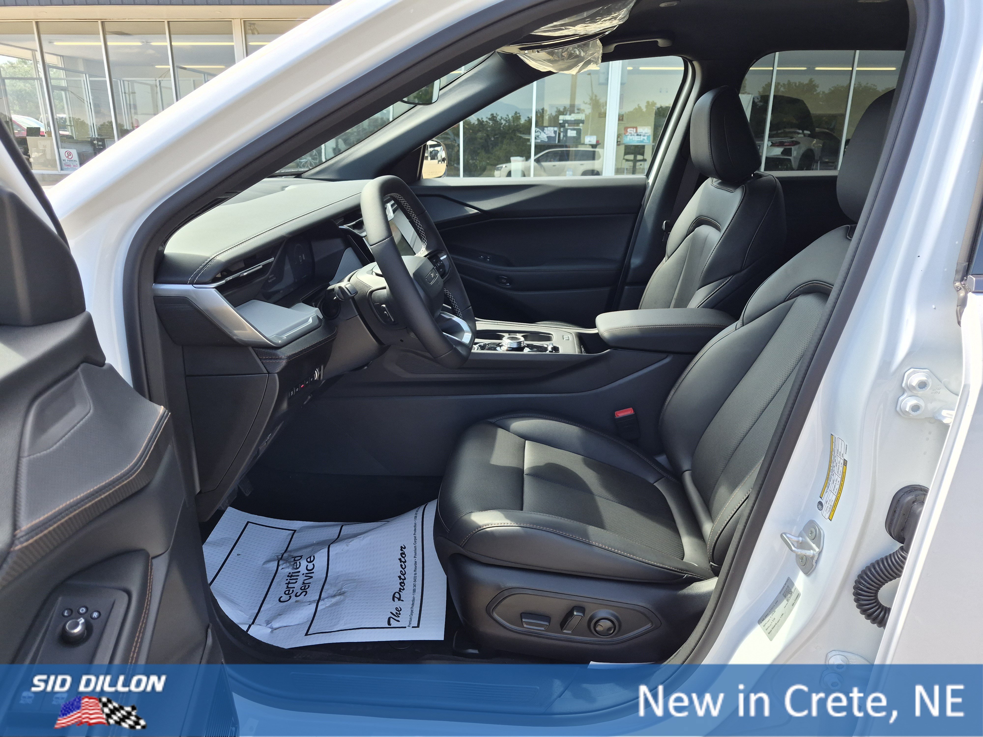 New 2026 Bright White Clear-Coat Exterior Paint Jeep Laredo image 3