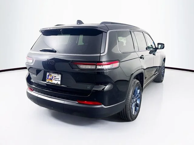 New 2026 Diamond Black Crystal Pearl-Coat Exterior Paint Jeep  image 7