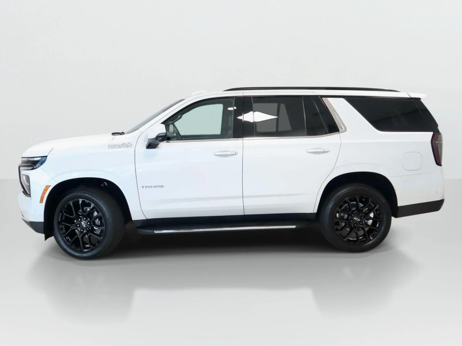Used 2025 Iridescent Pearl Tricoat Chevrolet High Country image 2