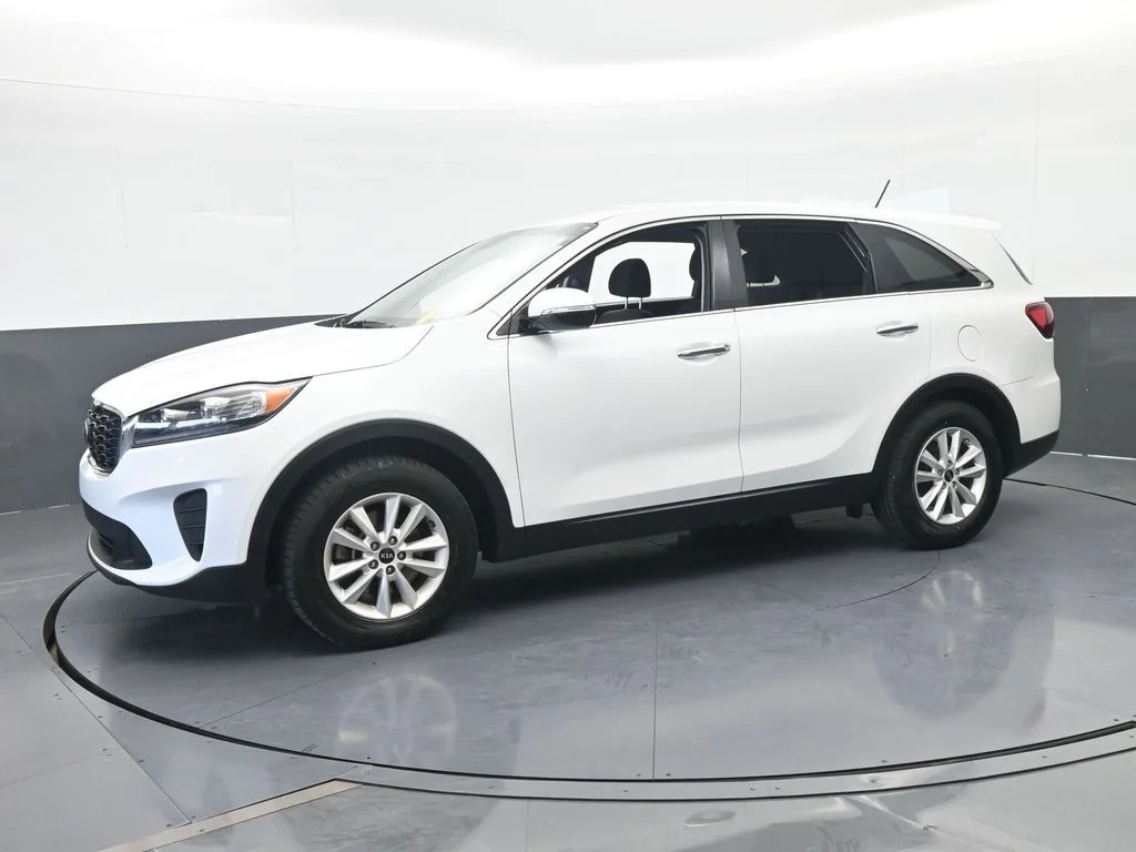 Used 2020 Snow White Pearl Kia LX image 2