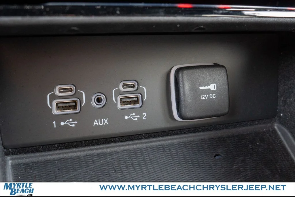Used 2022 Diamond Black Jeep Overland image 26