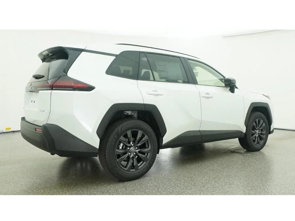 New 2026 Wind Chill Pearl Toyota XLE Premium image 32