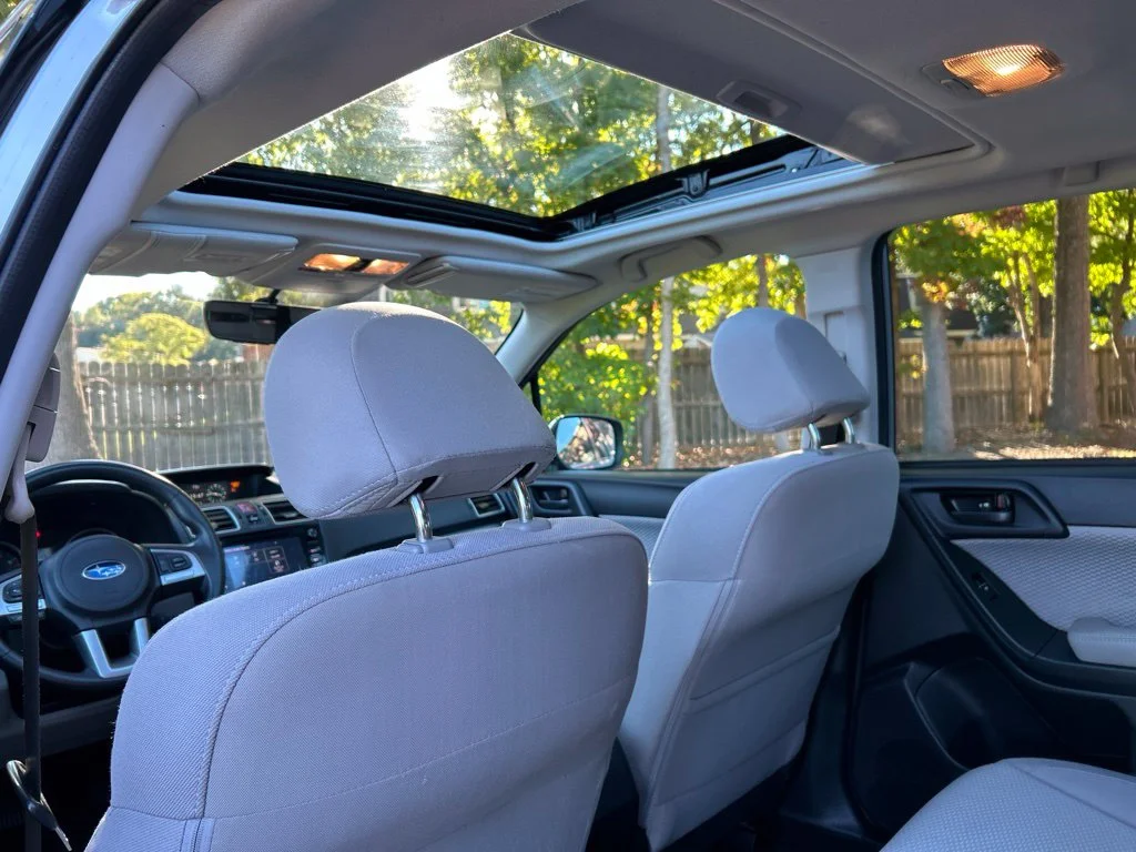 Used 2018 Silver Subaru 2.5i Premium image 28