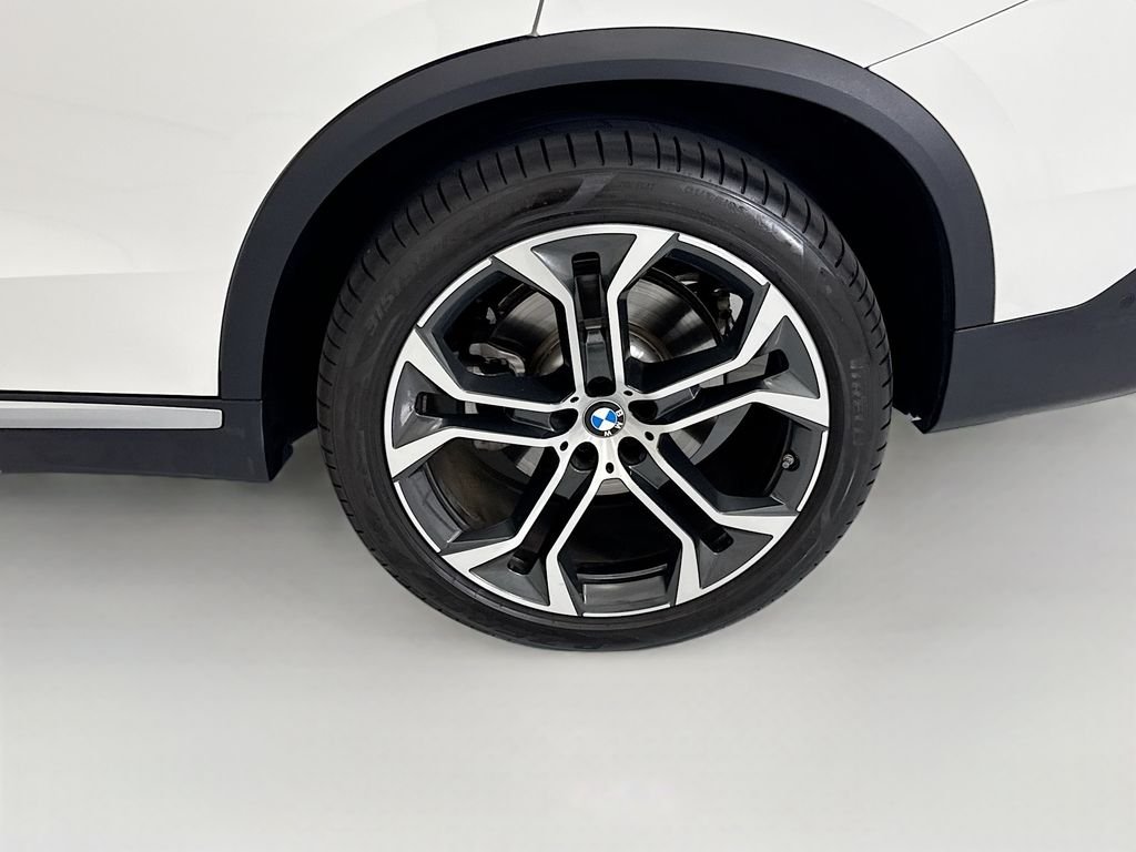 Certified Used 2026 Alpine White BMW xDrive40i image 30