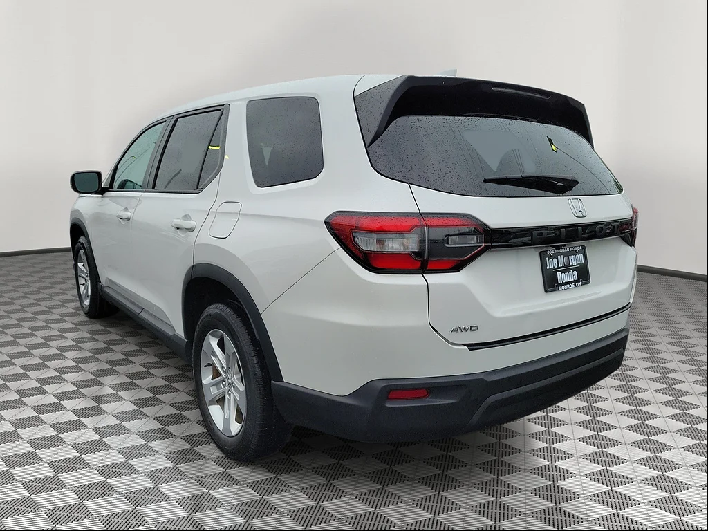 Certified Used 2023 Platinum White Pearl Honda LX image 3