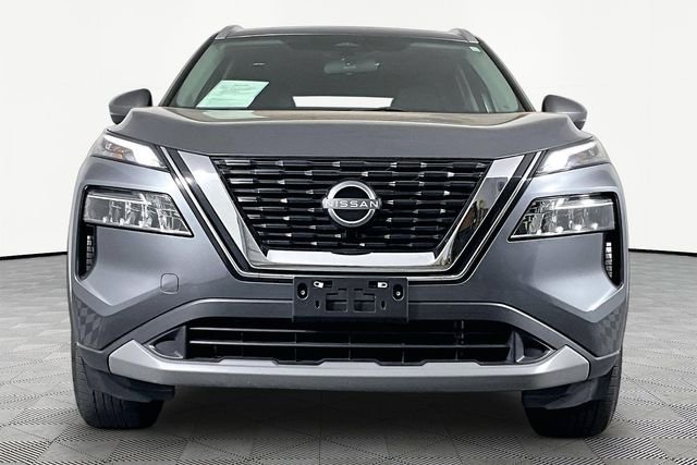 Used 2022 Gray Nissan SV image 2