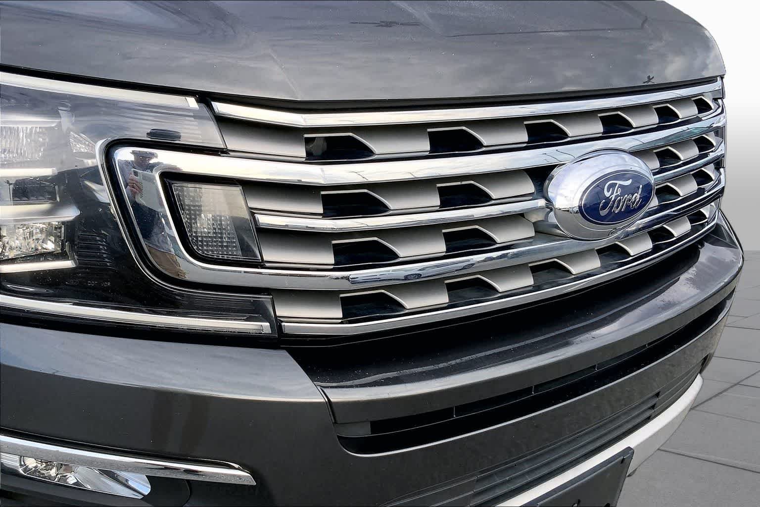 Used 2020 Magnetic Metallic Ford Limited image 29