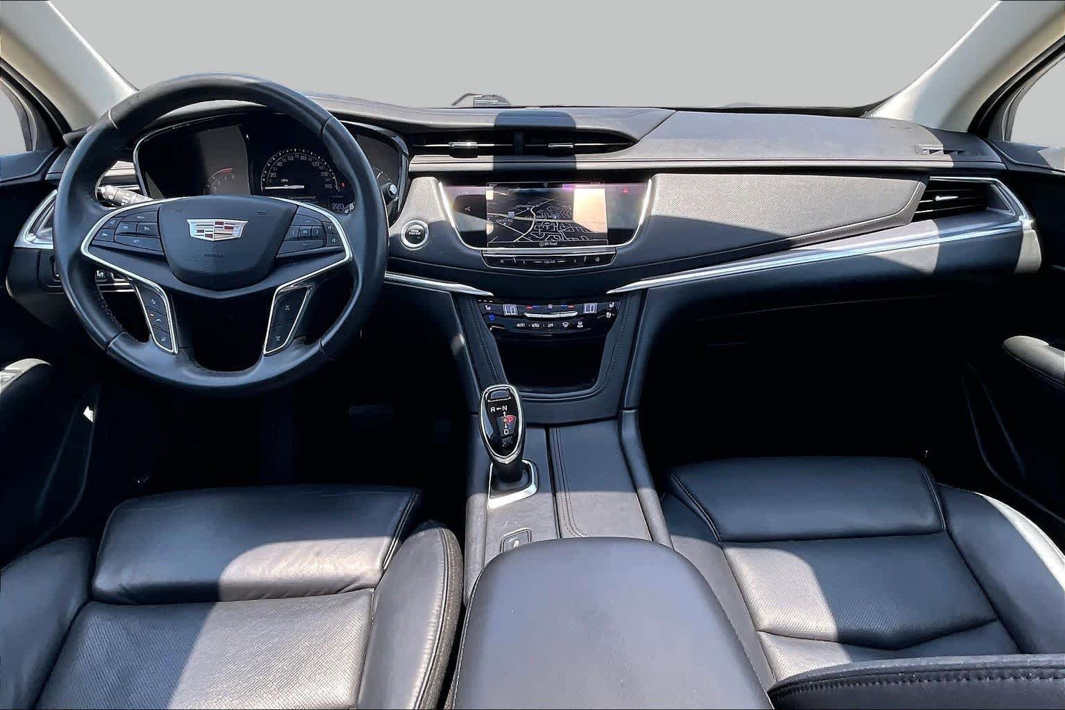 Used 2017 Crystal White Tricoat Cadillac Premium Luxury FWD image 15